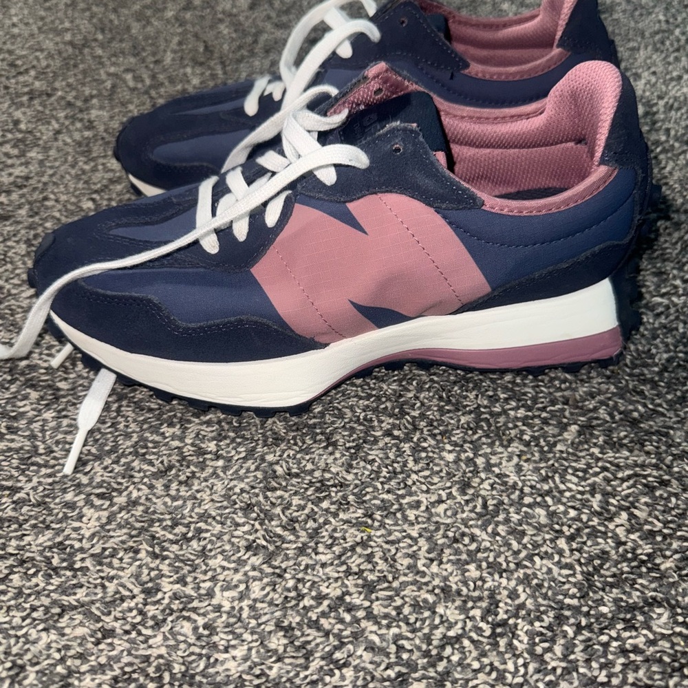 New balance 327 Women's Navy and Pink Sneakers